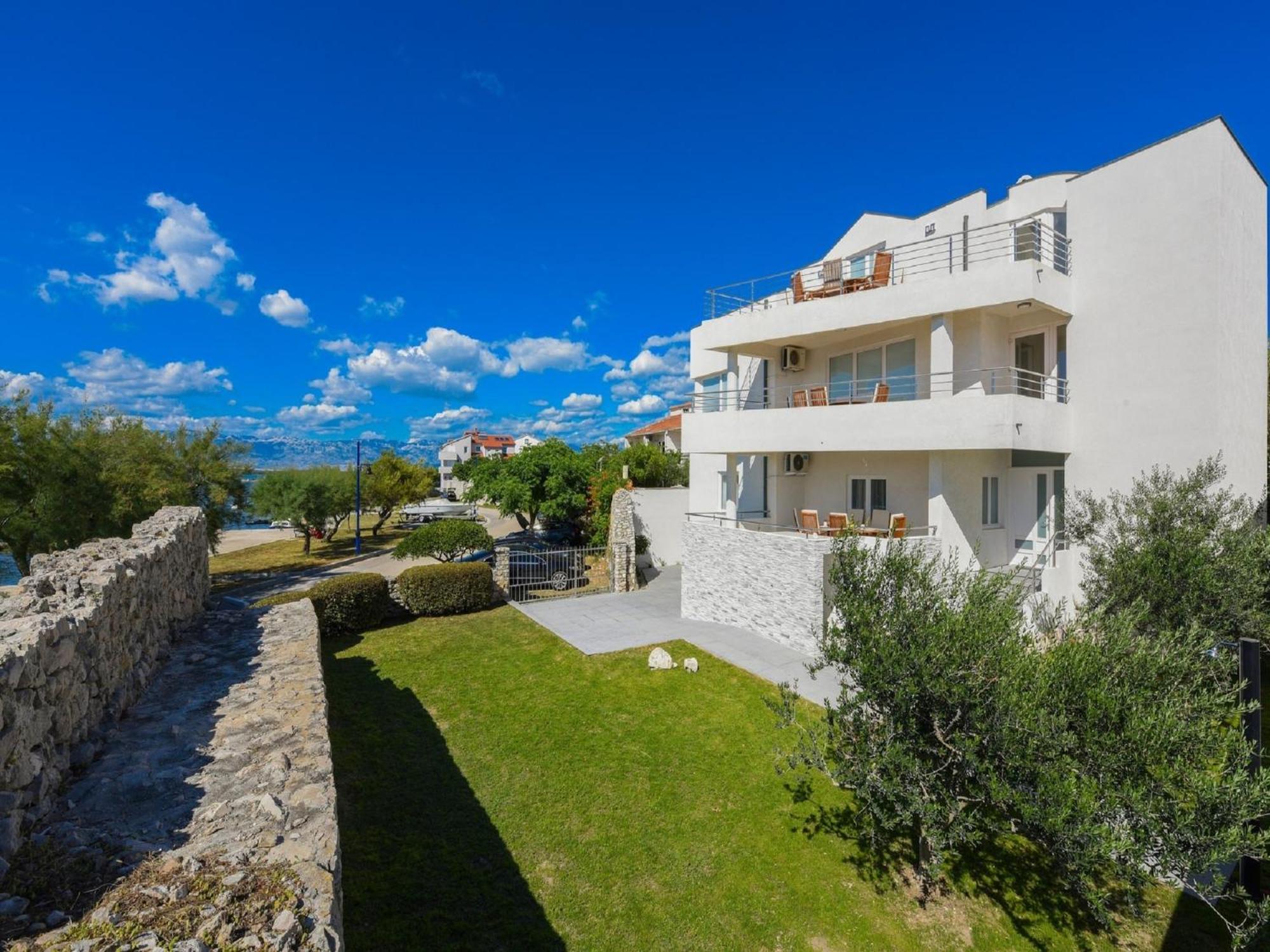 Modern Villa In Nin With Terrace المظهر الخارجي الصورة